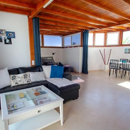 Vila Arecas Family House